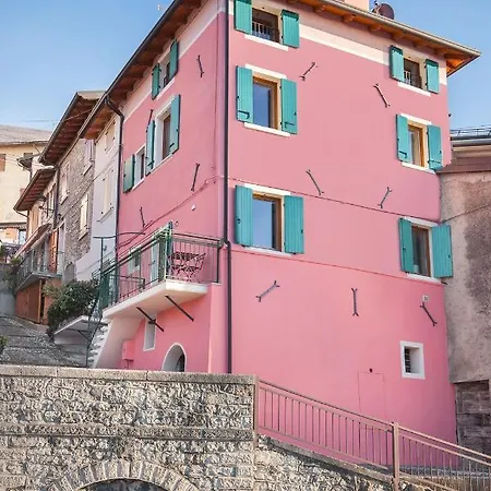 Casa Rosa Holiday home Brenzone sul Garda